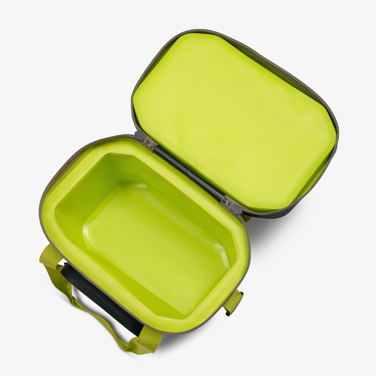 trailmate-18-can-cooler-bag-e3 00066772-O2.jpg